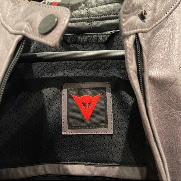 Dainese women’s leather motorcycle jacket - 42 - Picture 7 of 9